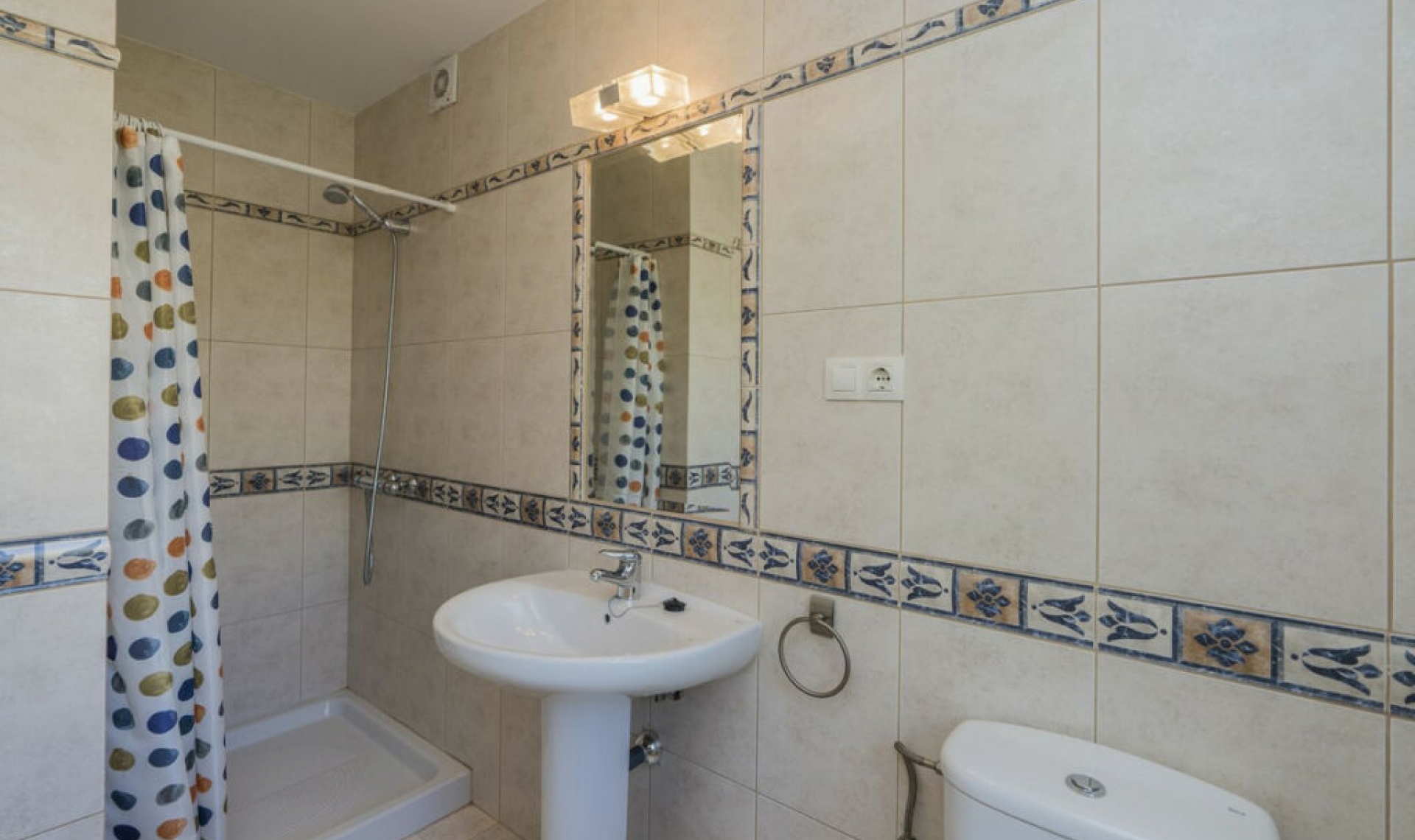 Resale - House -
Valtocado