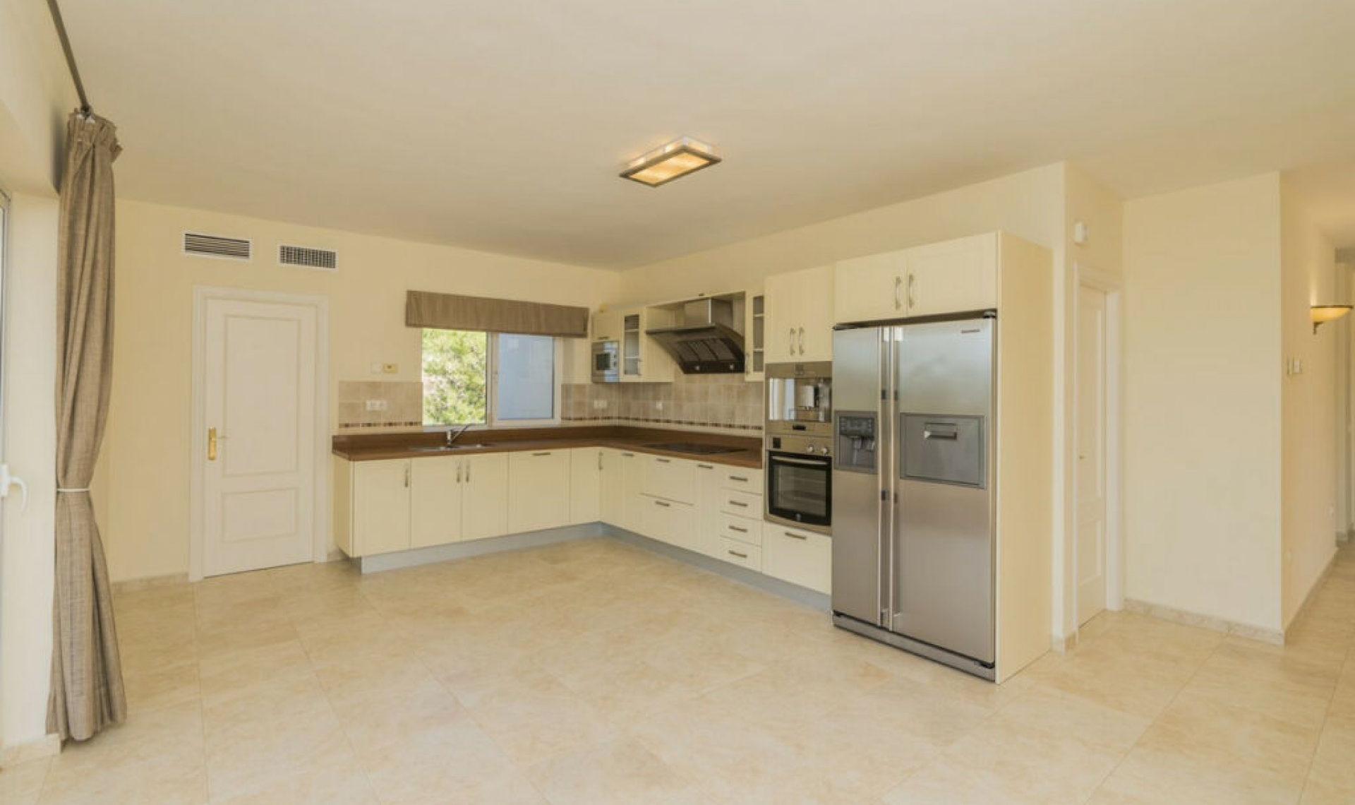 Resale - House -
Valtocado