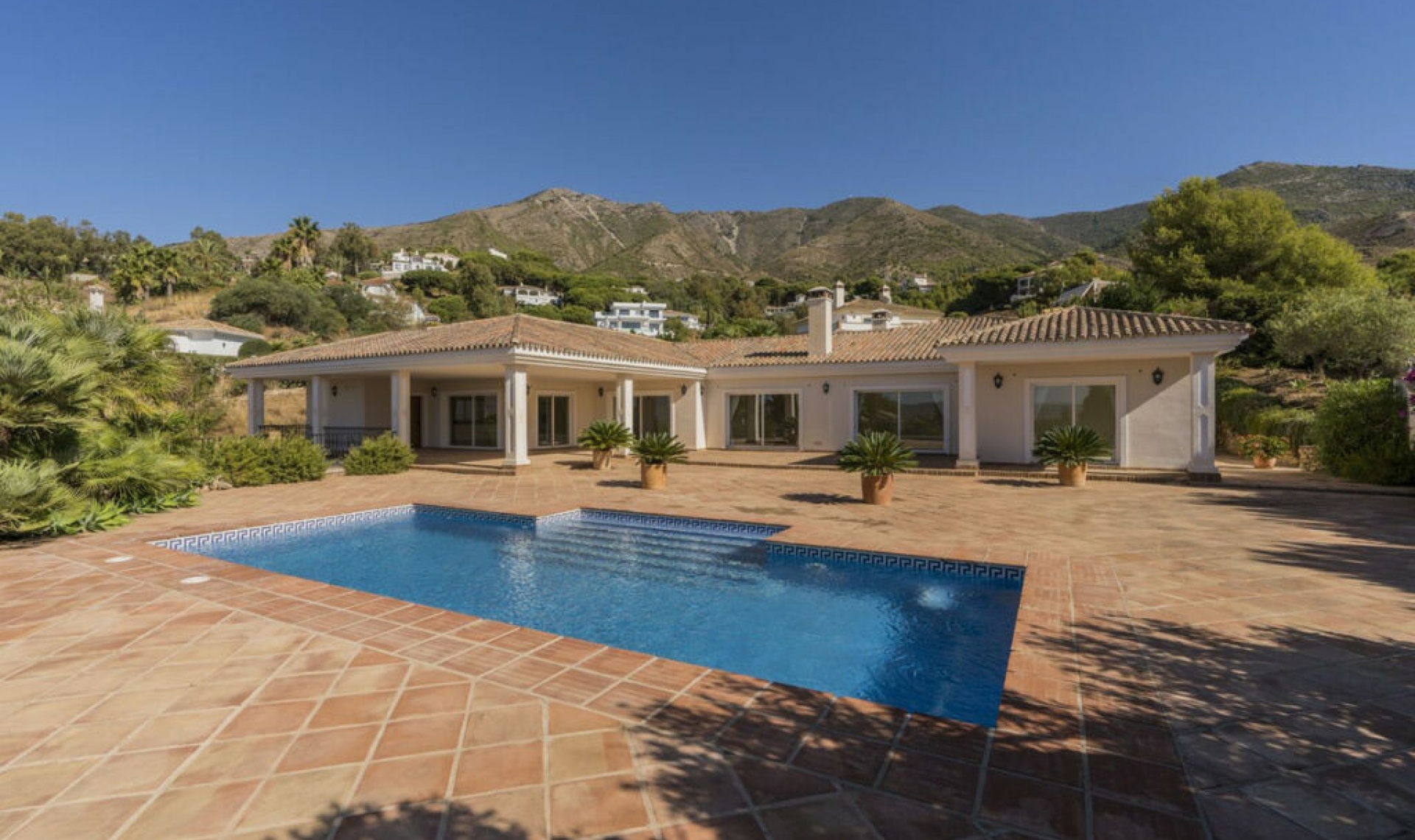 Resale - House -
Valtocado