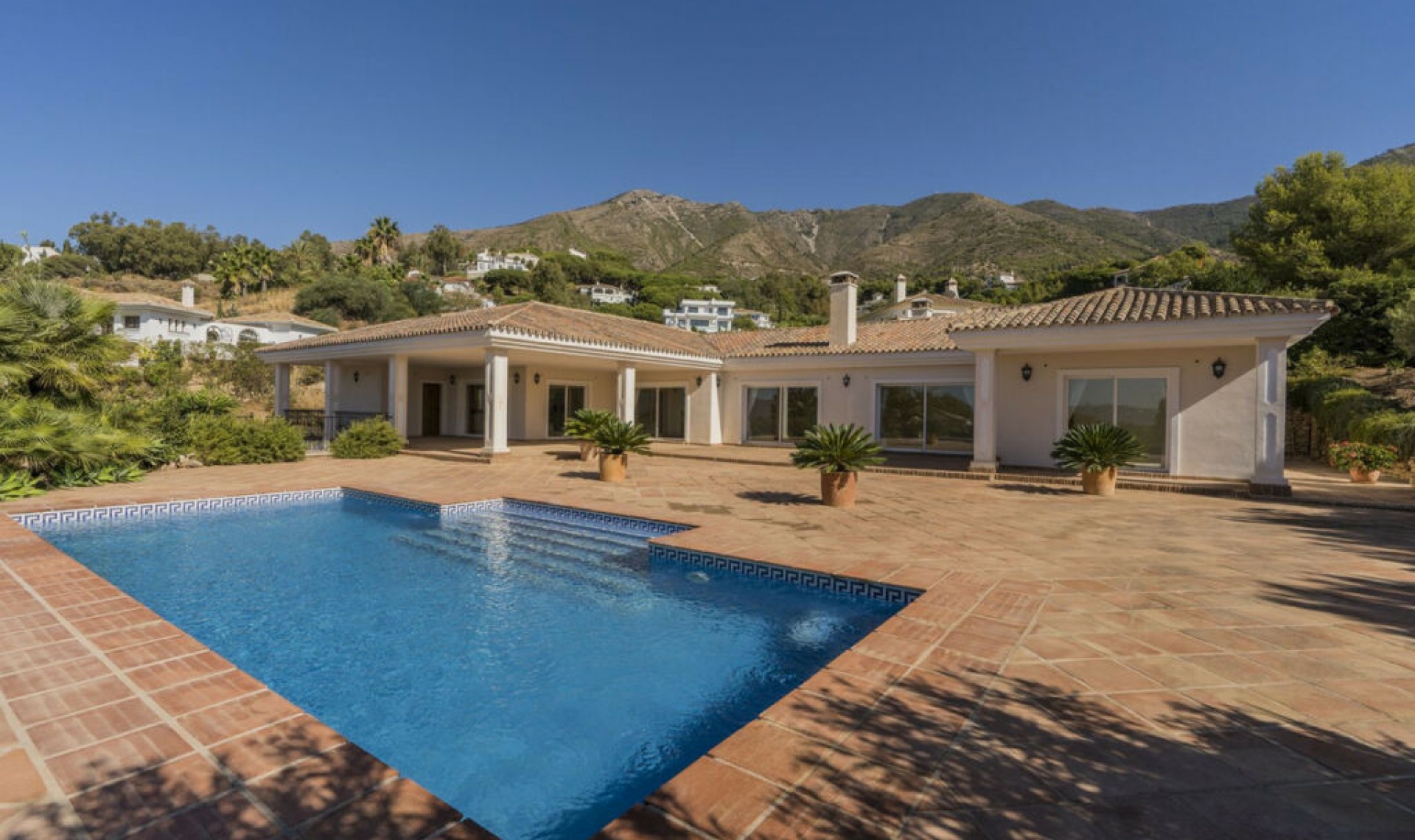 Resale - House -
Valtocado