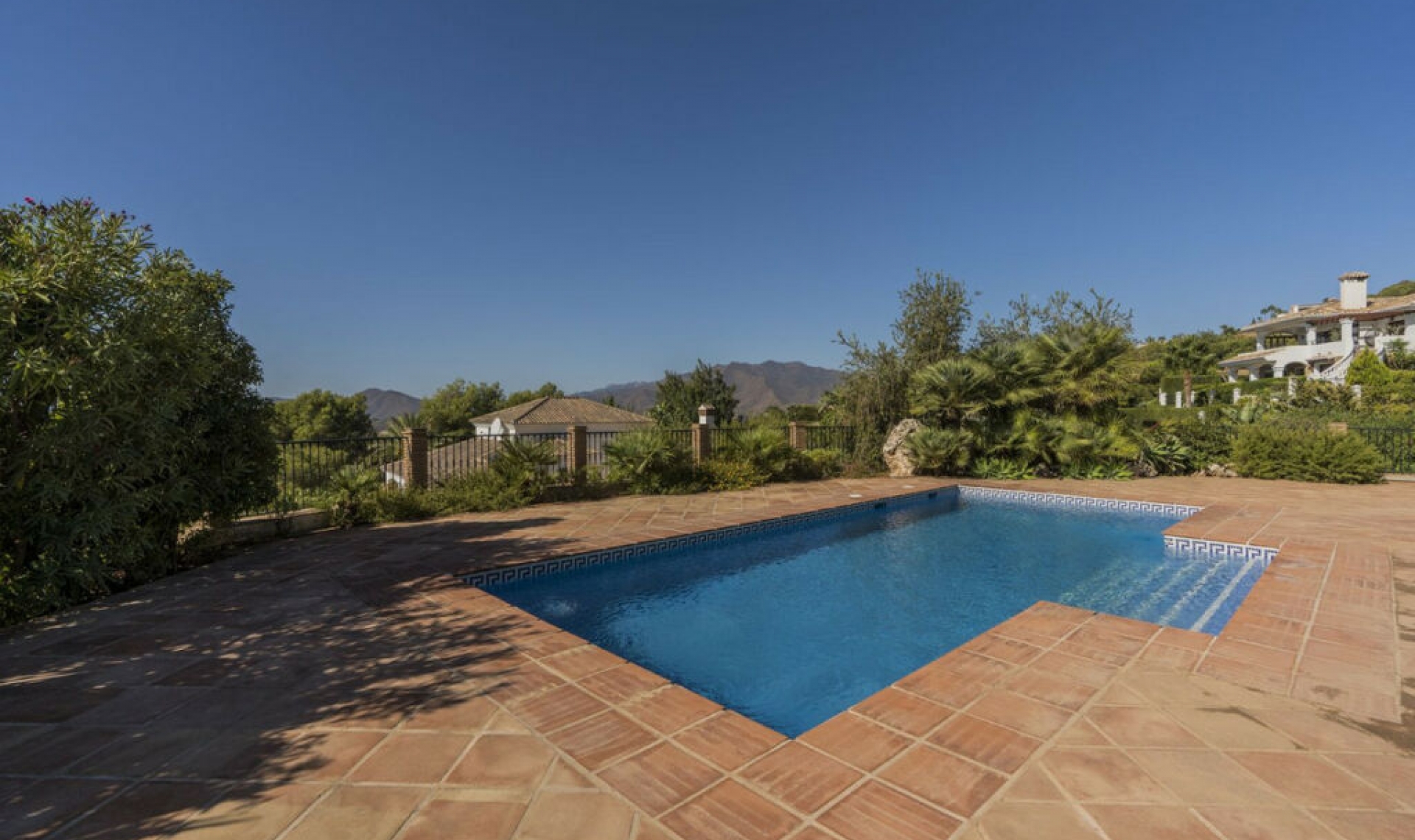 Resale - House -
Valtocado