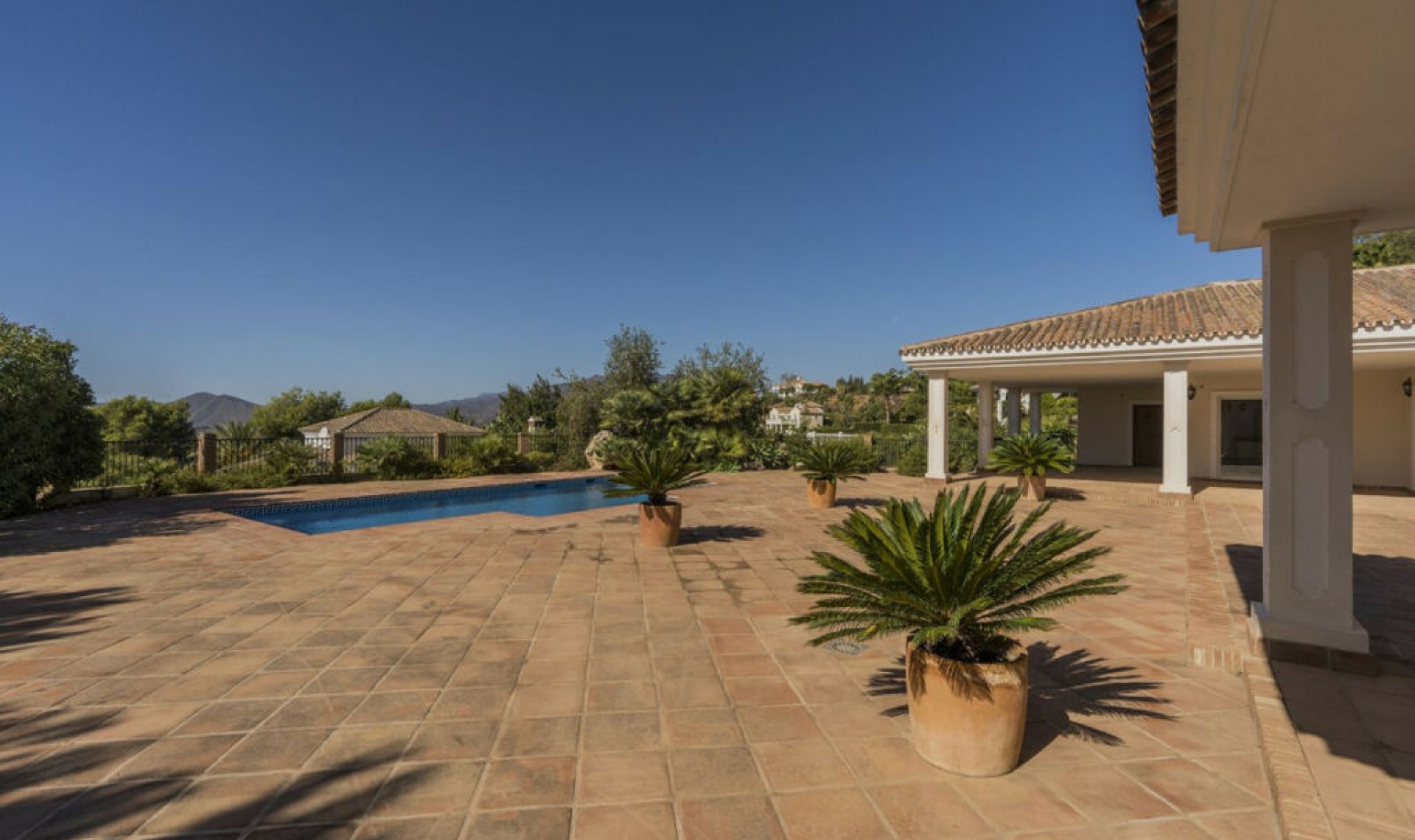 Resale - House -
Valtocado