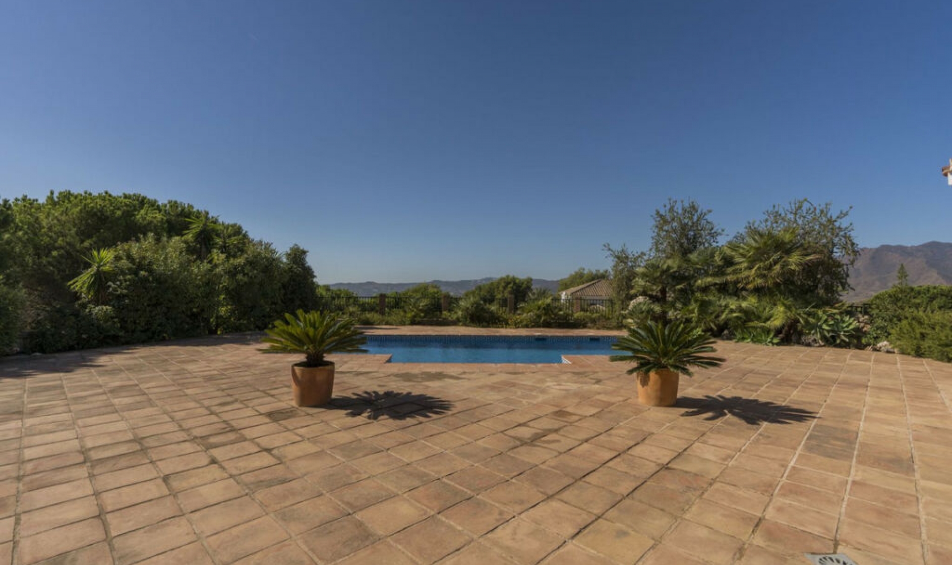 Resale - House -
Valtocado