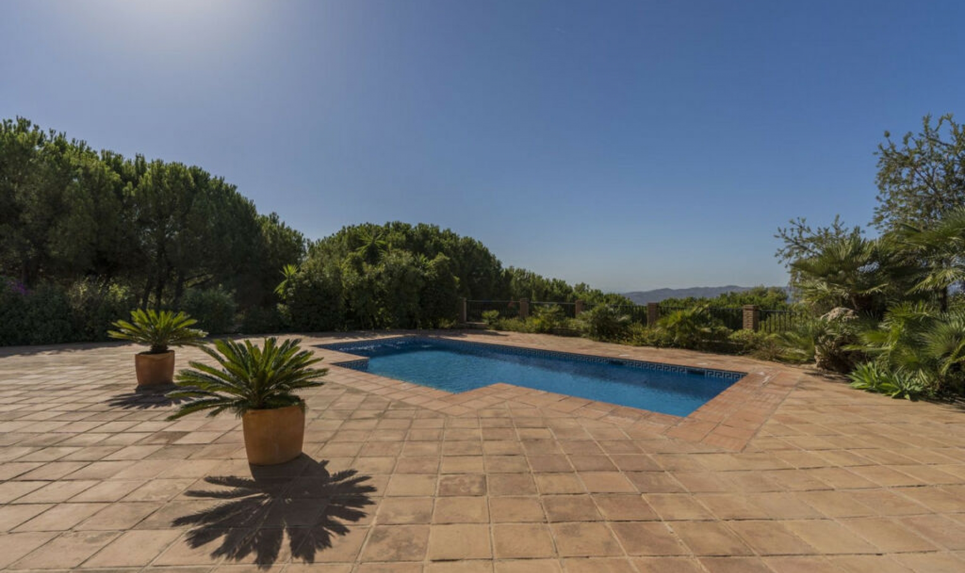 Resale - House -
Valtocado