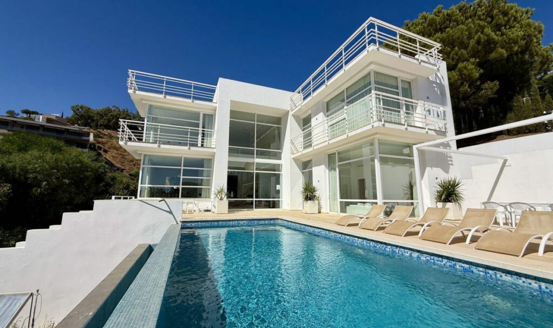 Resale - House -
Valtocado