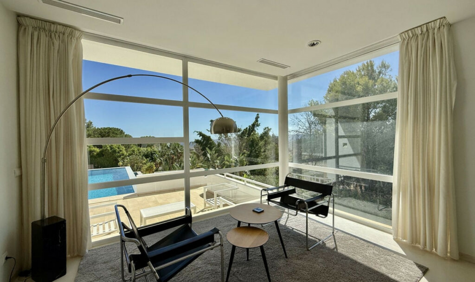 Resale - House -
Valtocado