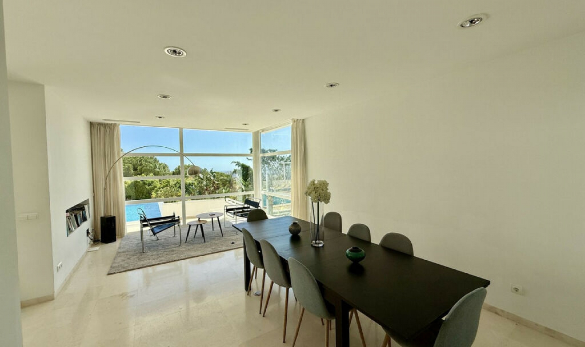 Resale - House -
Valtocado