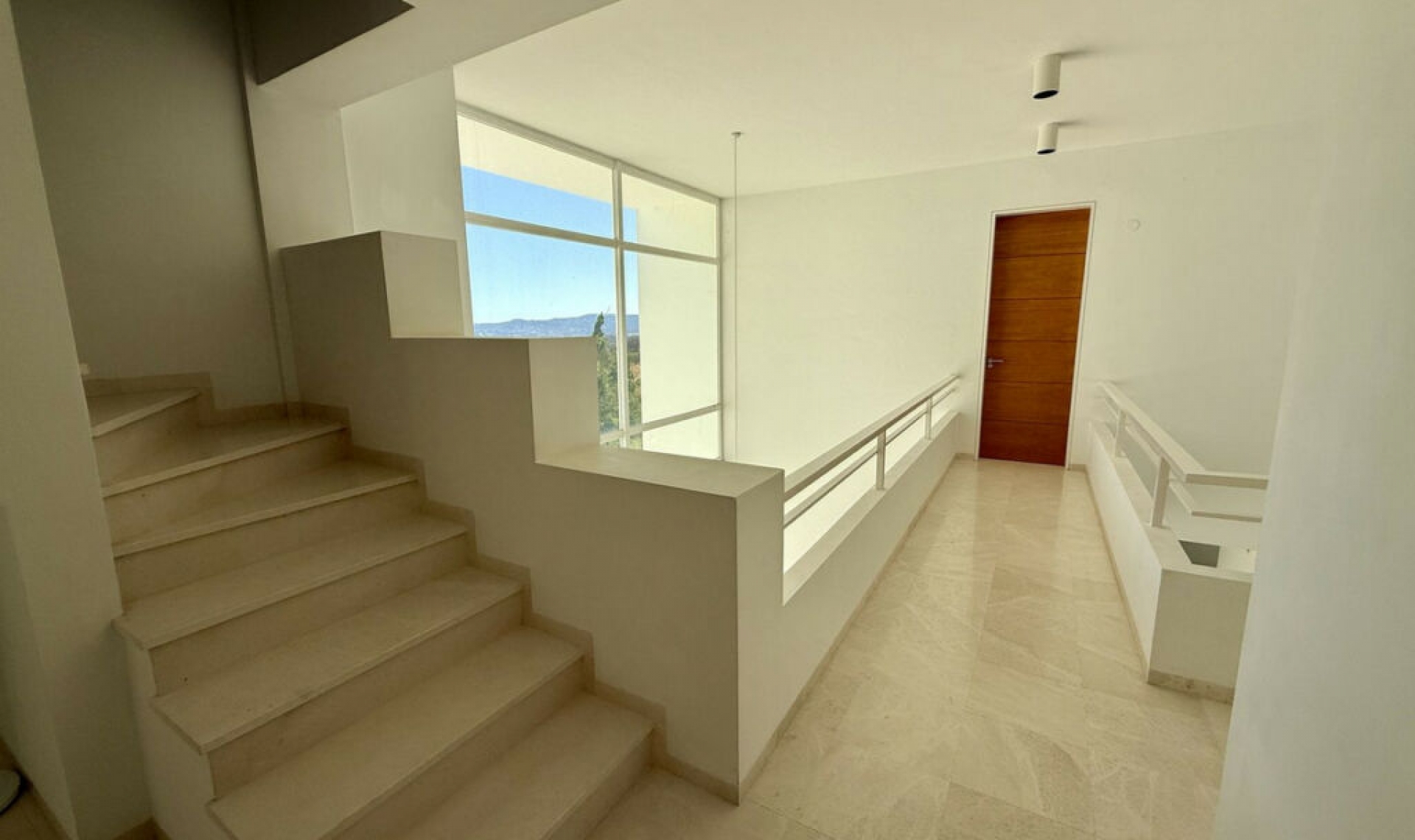 Resale - House -
Valtocado