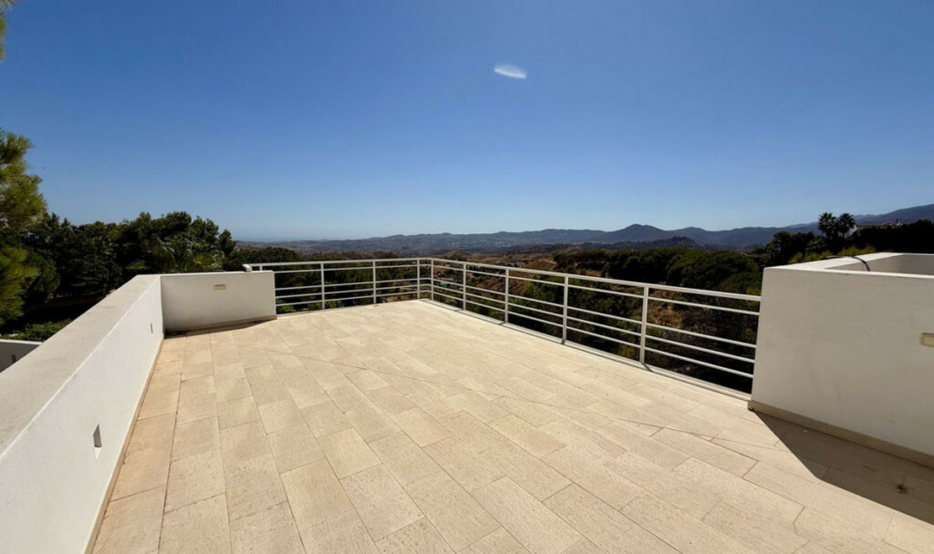 Resale - House -
Valtocado