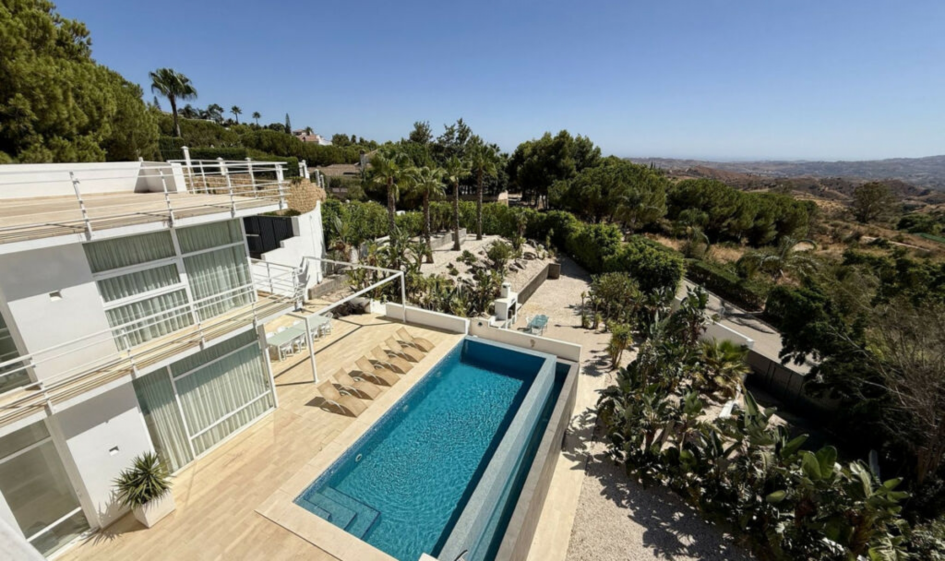 Resale - House -
Valtocado