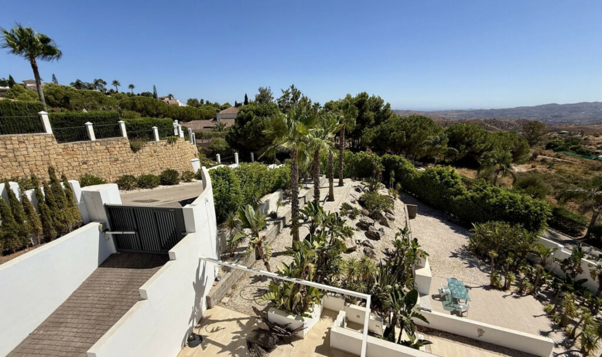 Resale - House -
Valtocado