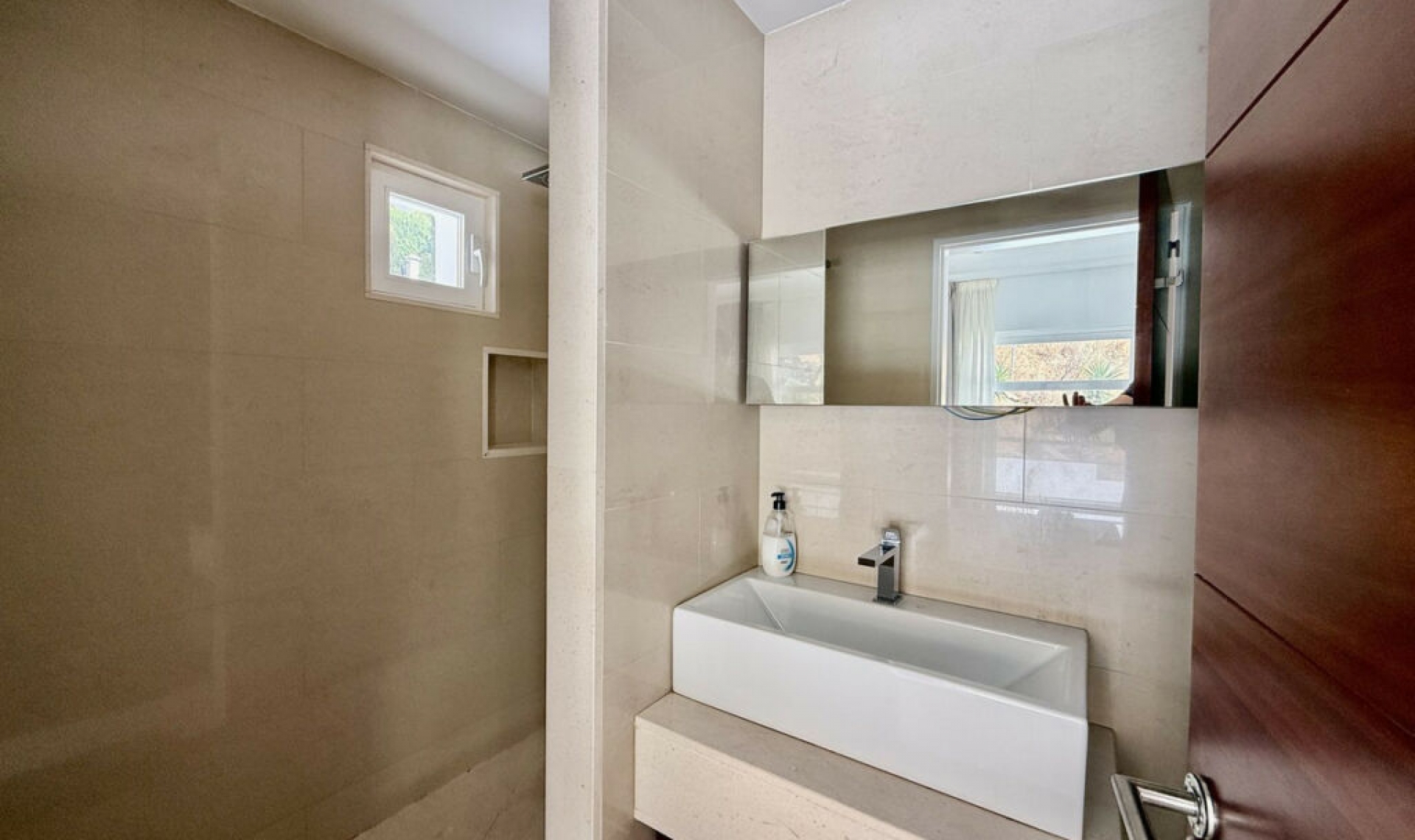 Resale - House -
Valtocado