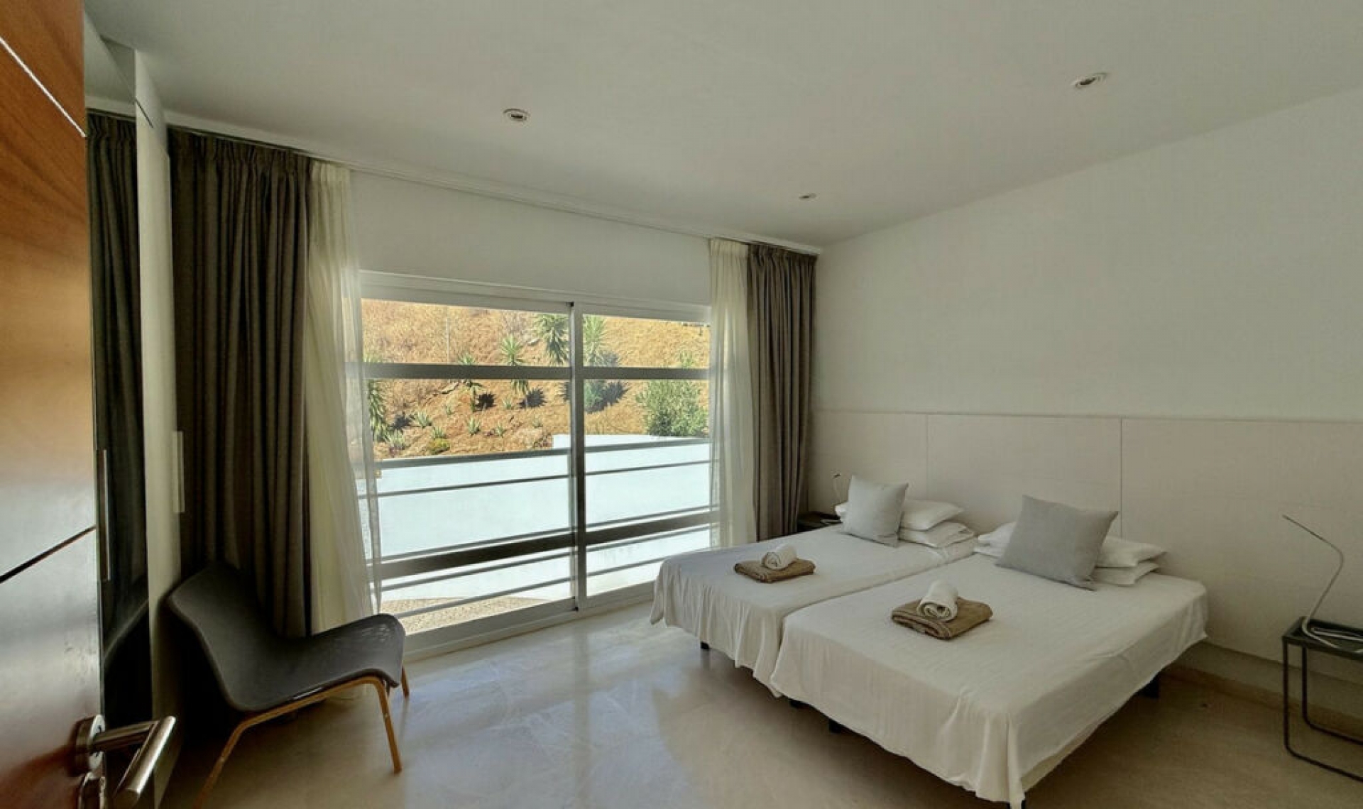 Resale - House -
Valtocado