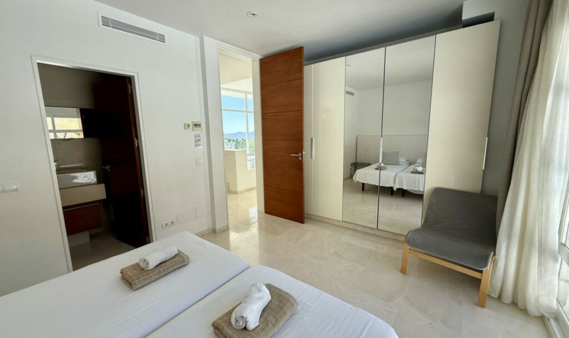 Resale - House -
Valtocado