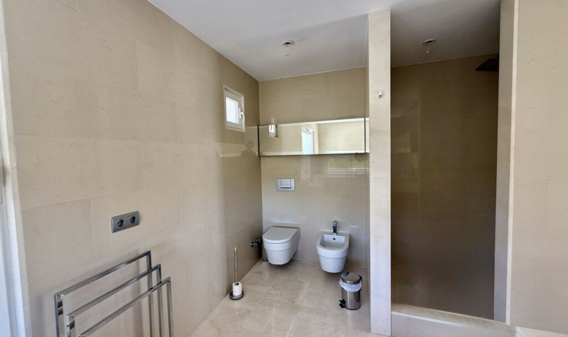 Resale - House -
Valtocado