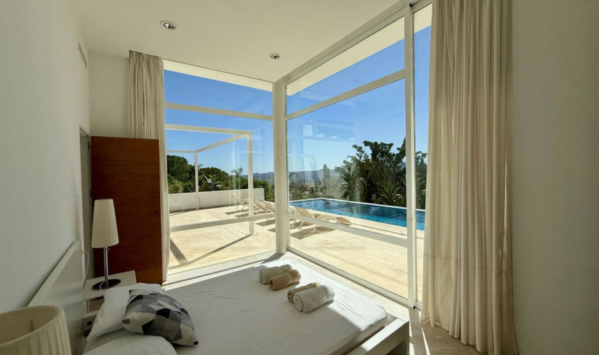 Resale - House -
Valtocado