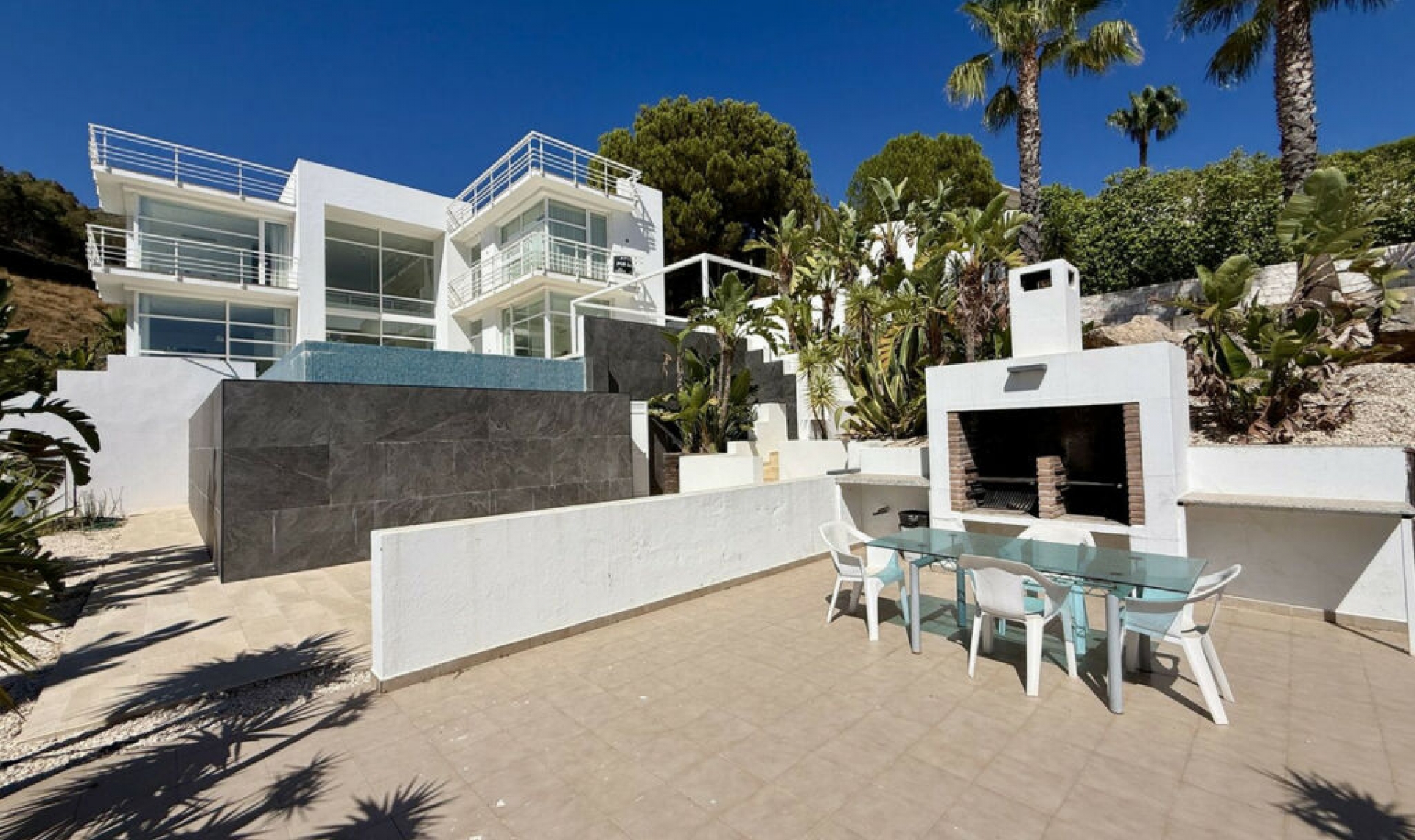 Resale - House -
Valtocado