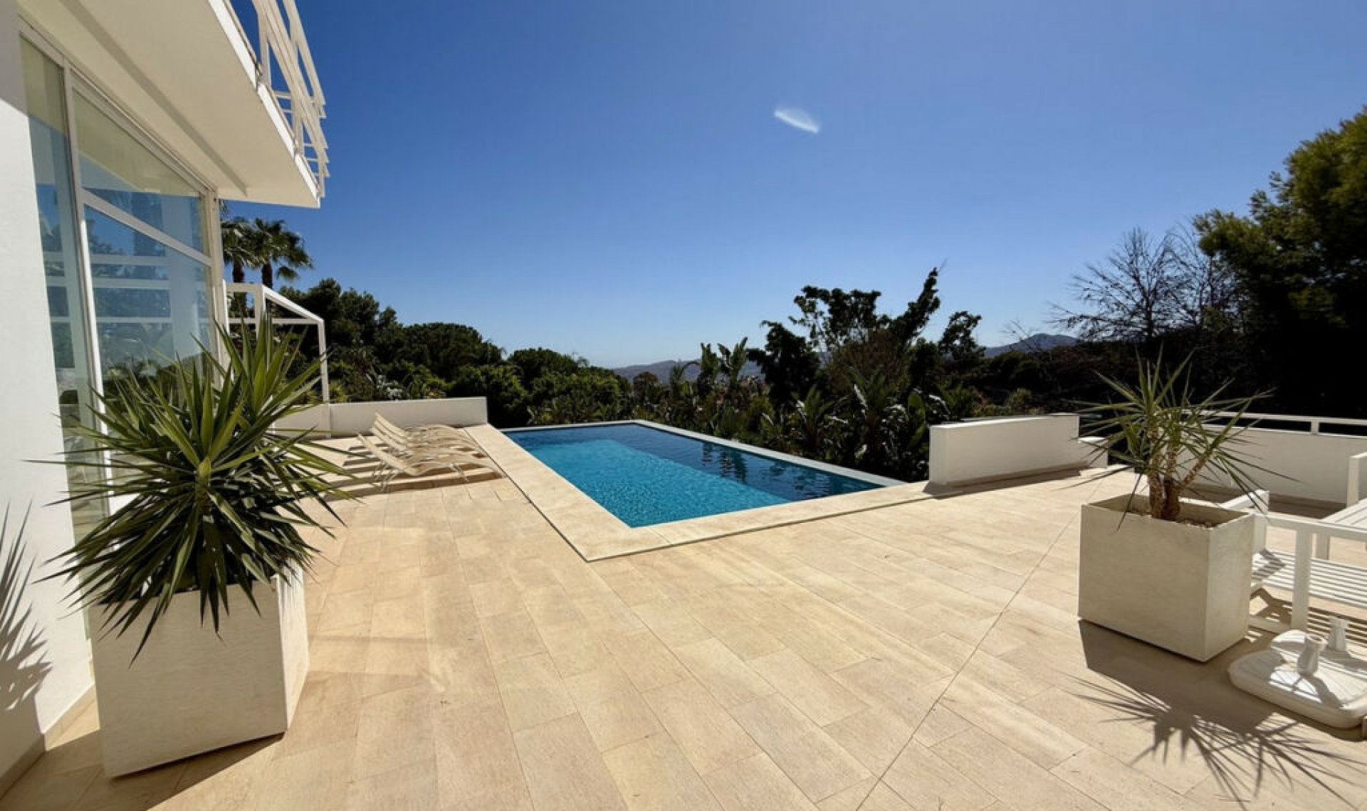 Resale - House -
Valtocado