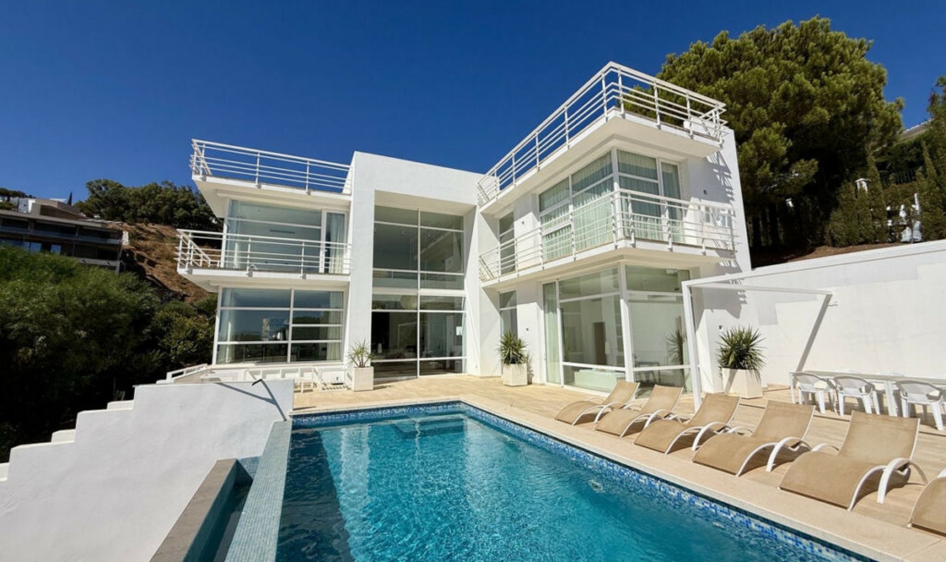 Resale - House -
Valtocado