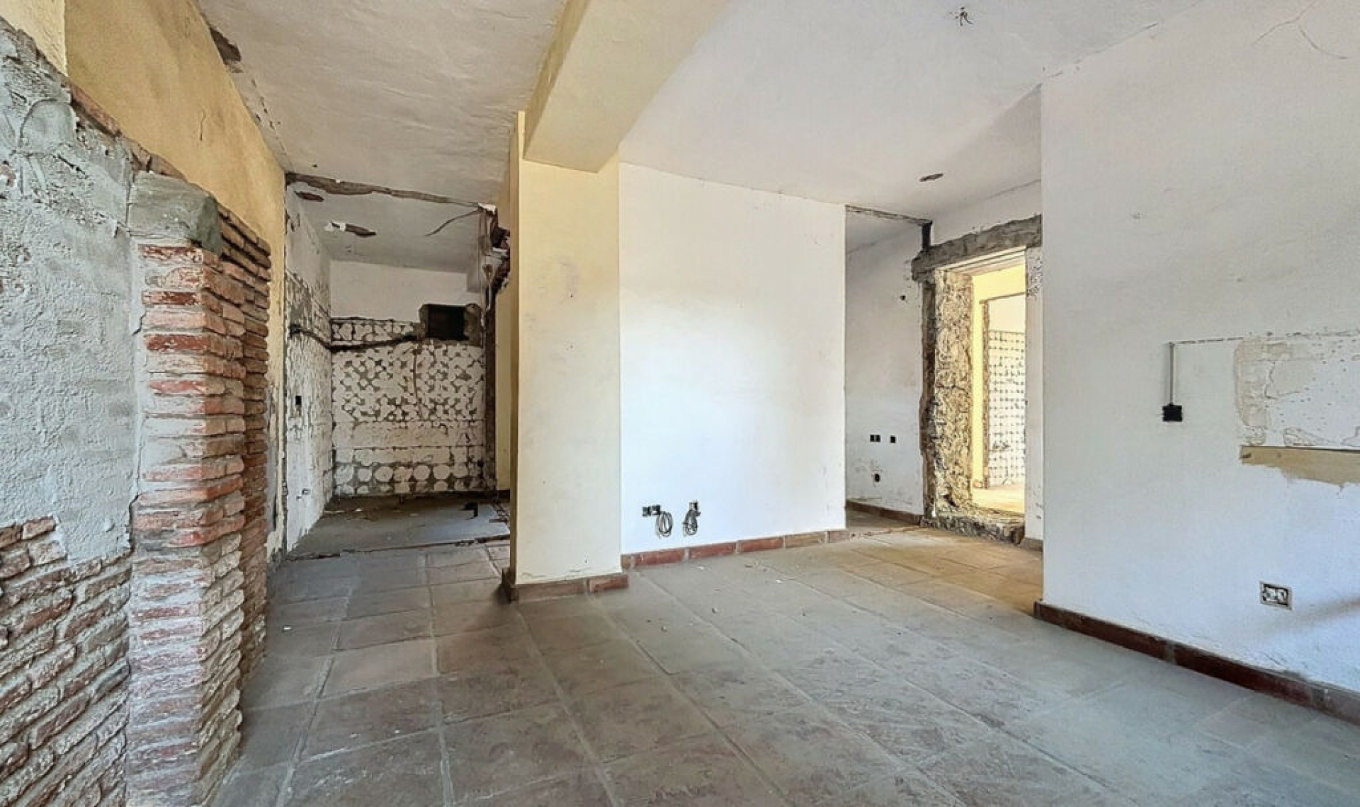 Resale - House -
Vélez-Málaga