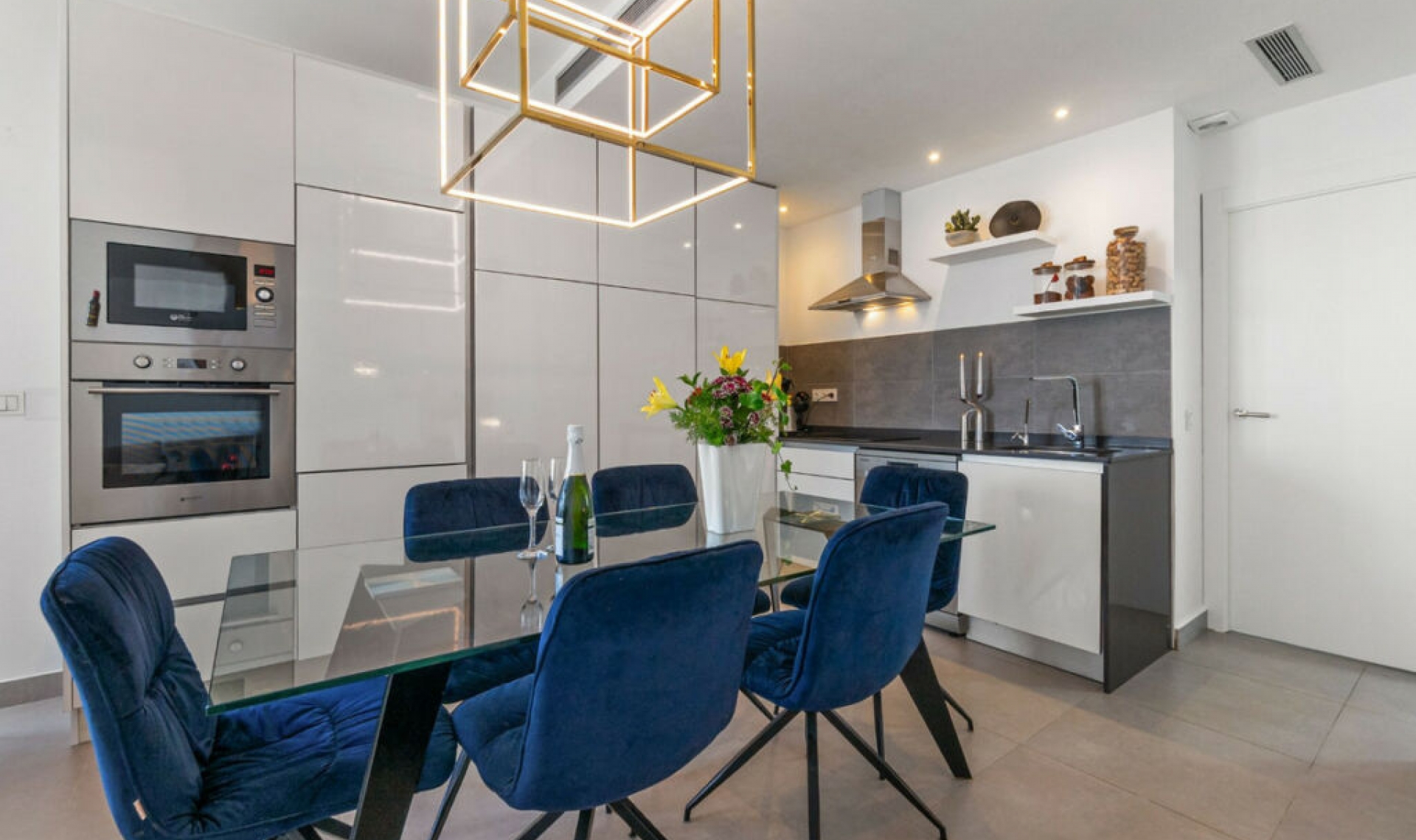 Resale - House -
Villamartín