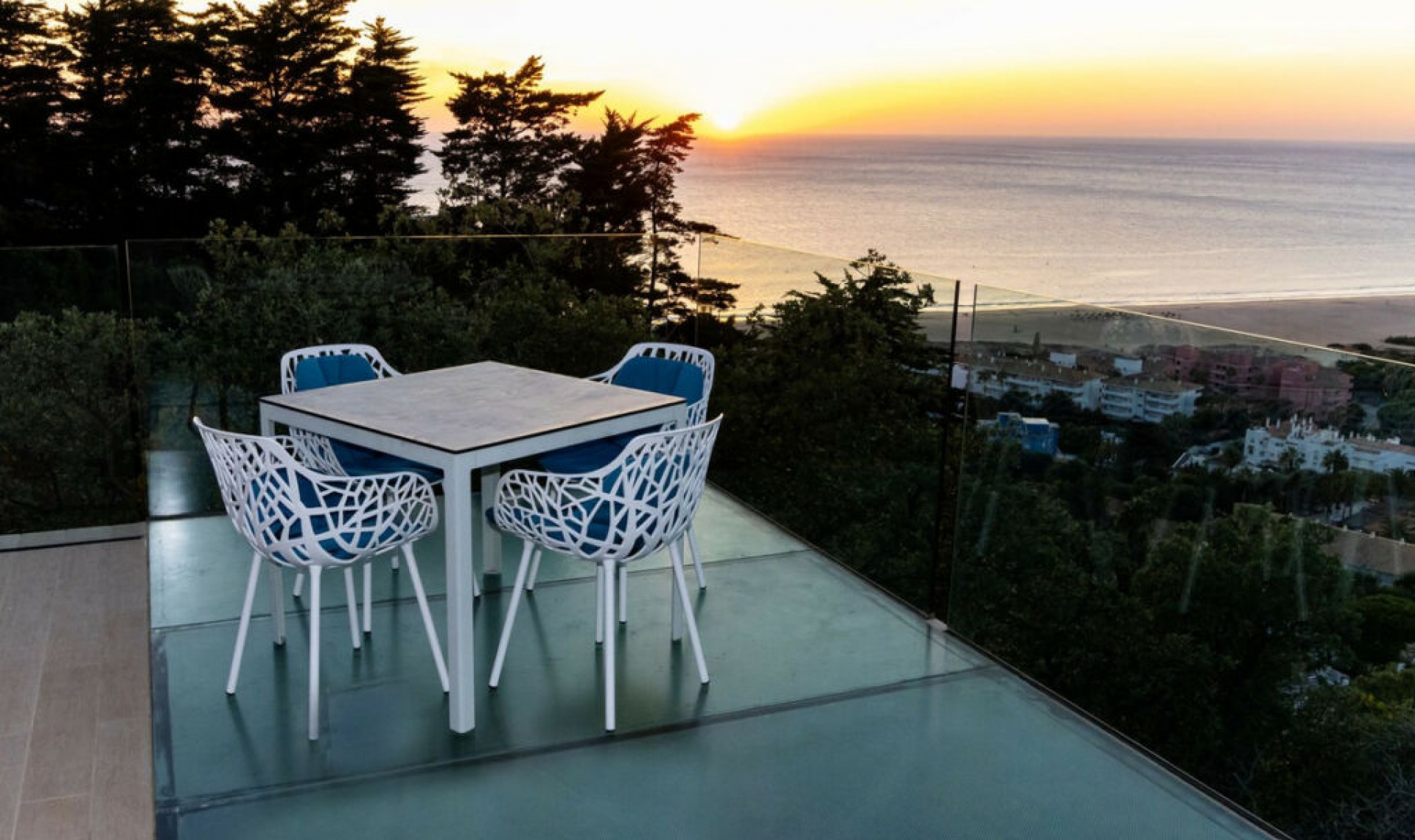 Resale - House -
Zahara de los Atunes