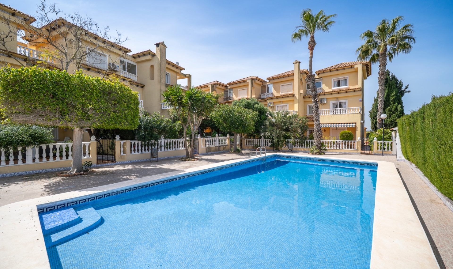 Resale - Townhouse -
Guardamar del Segura - El moncayo