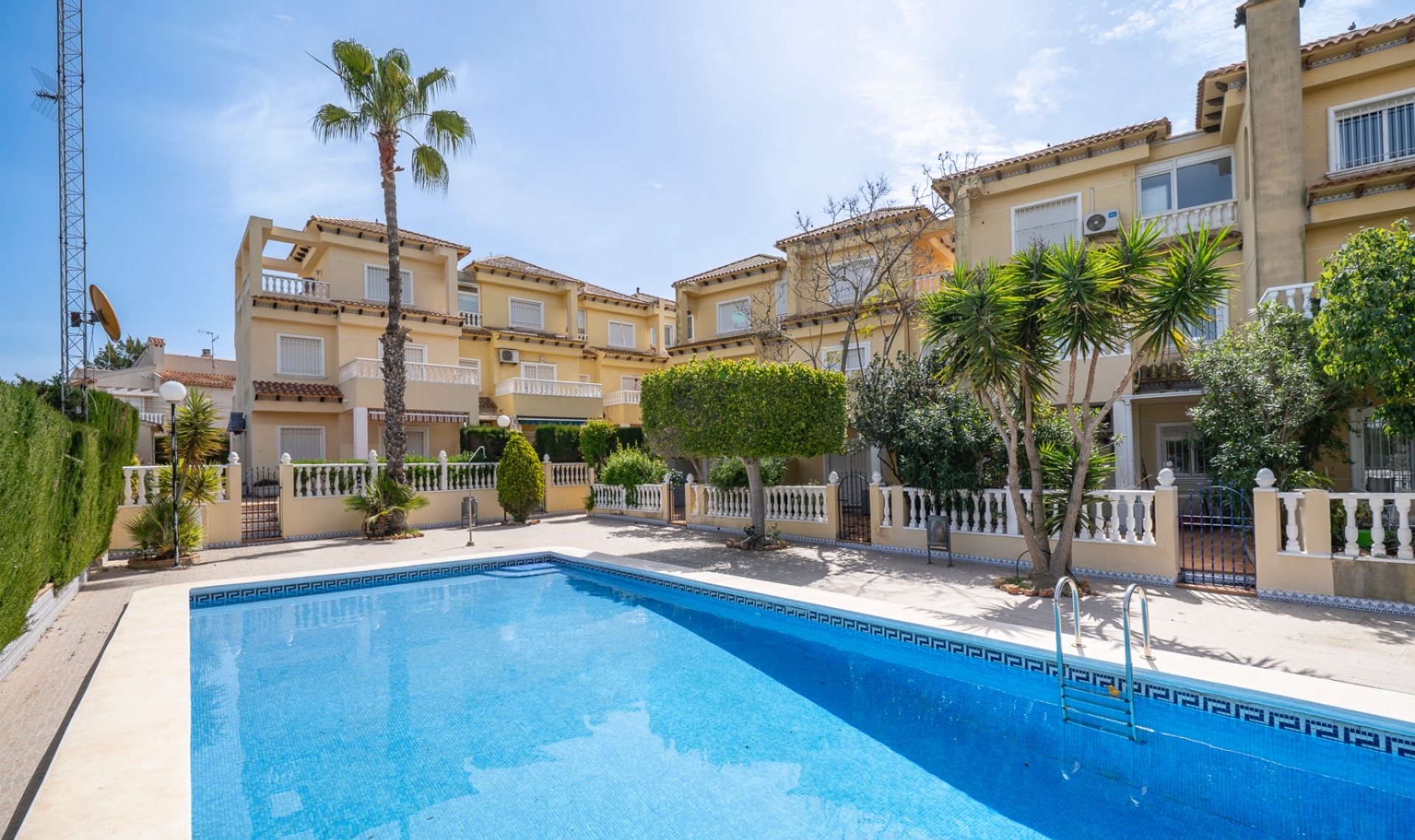 Resale - Townhouse -
Guardamar del Segura - El moncayo