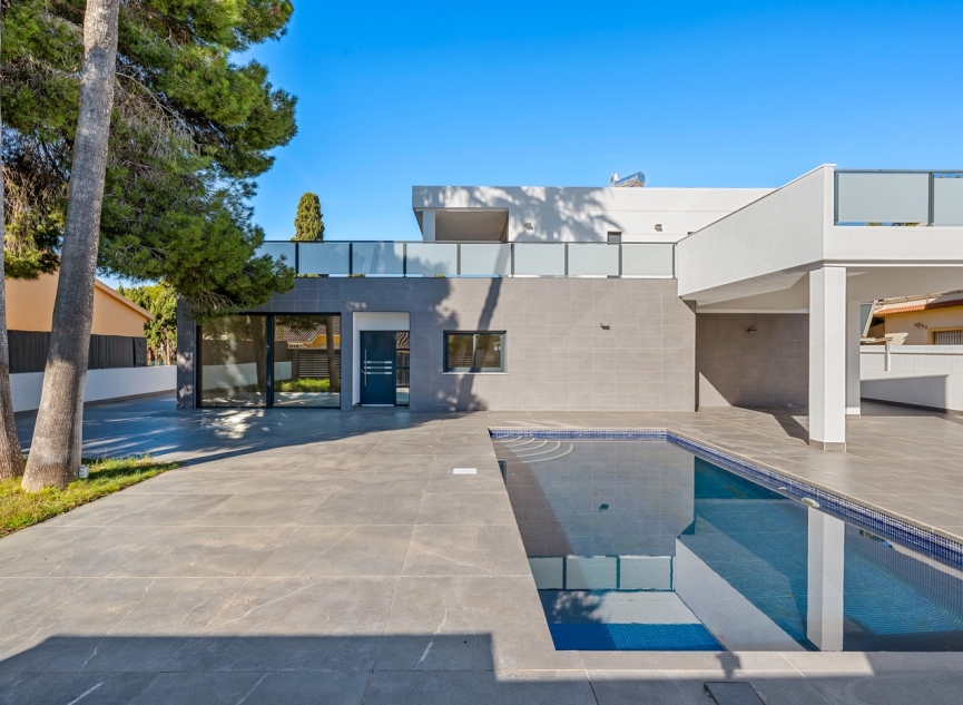 Resale - Villa -
Campoamor