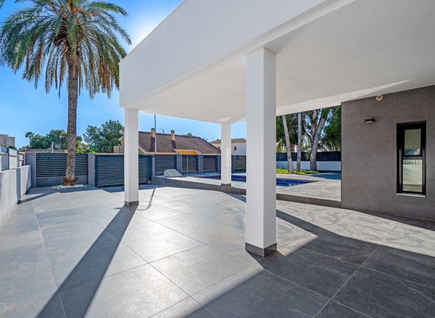 Resale - Villa -
Campoamor