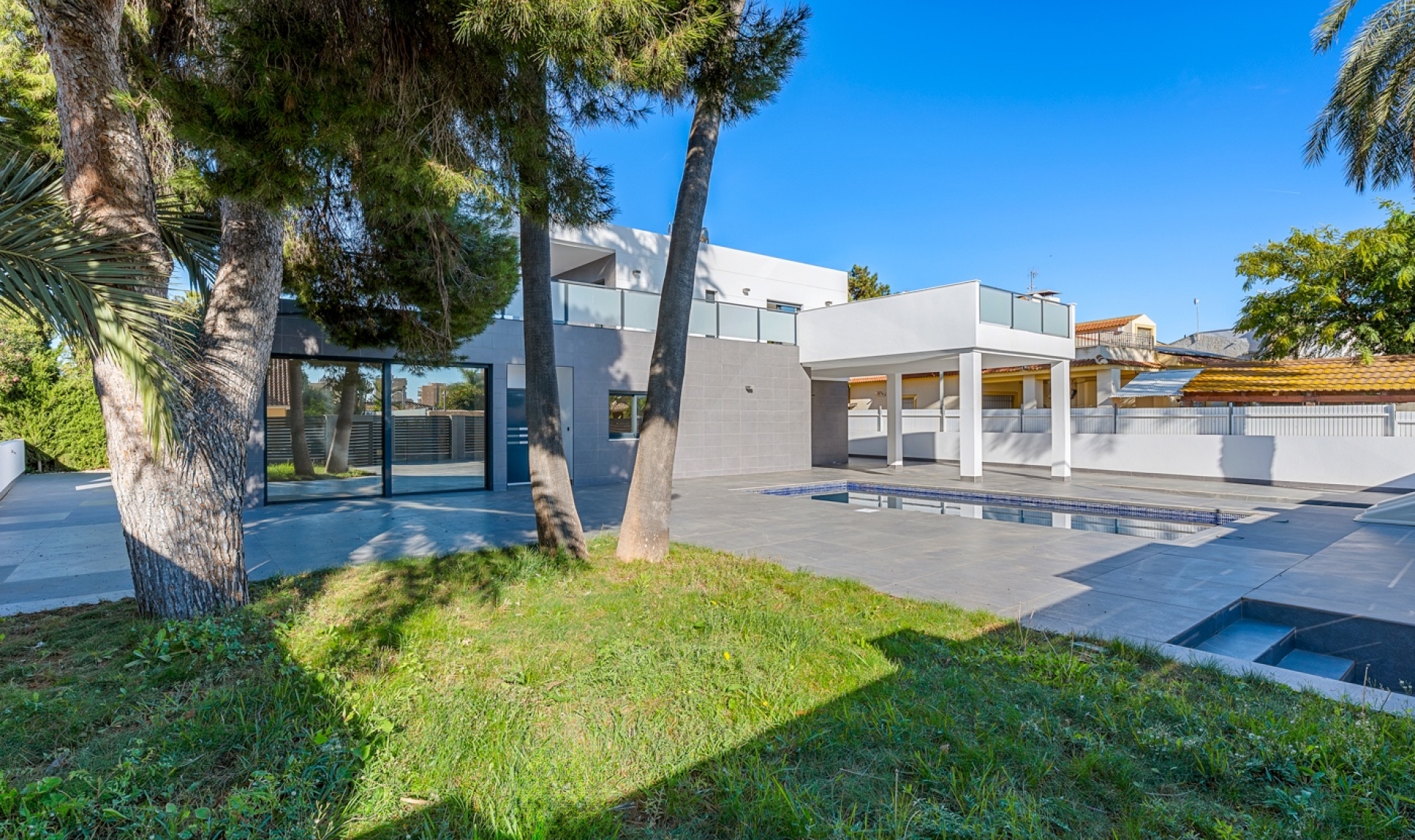 Resale - Villa -
Campoamor