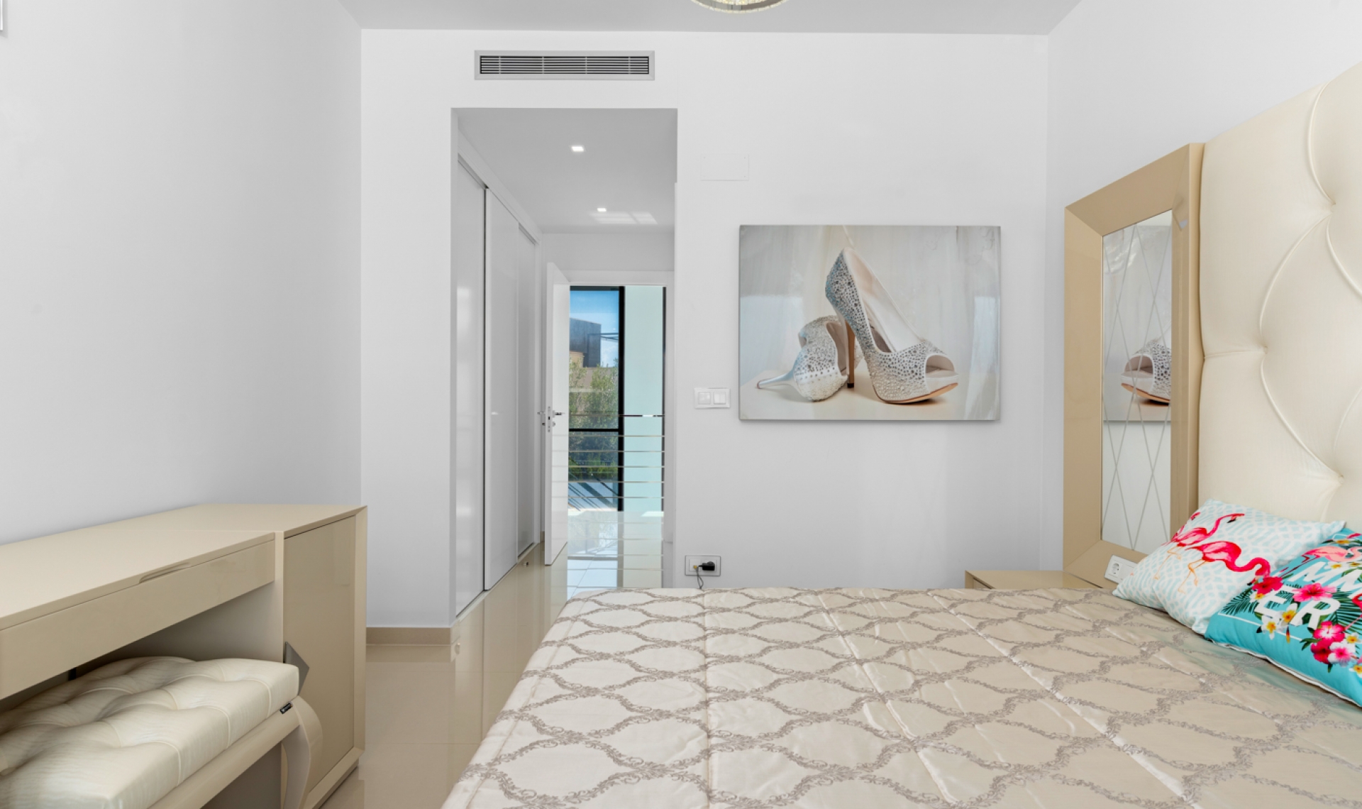 Resale - Villa -
San Miguel - San Miguel Salinas