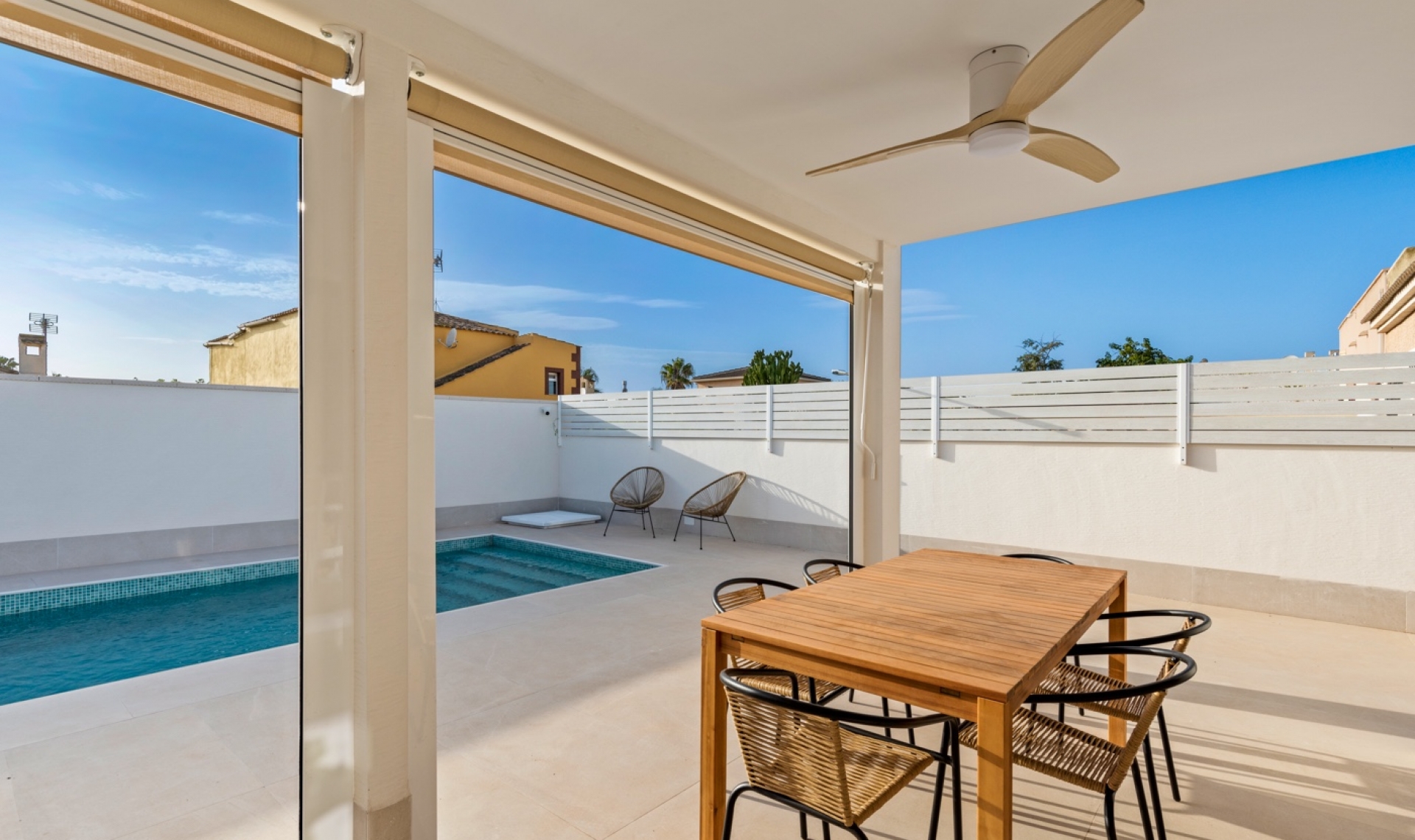 Resale - Villa -
Torrevieja - El chaparral