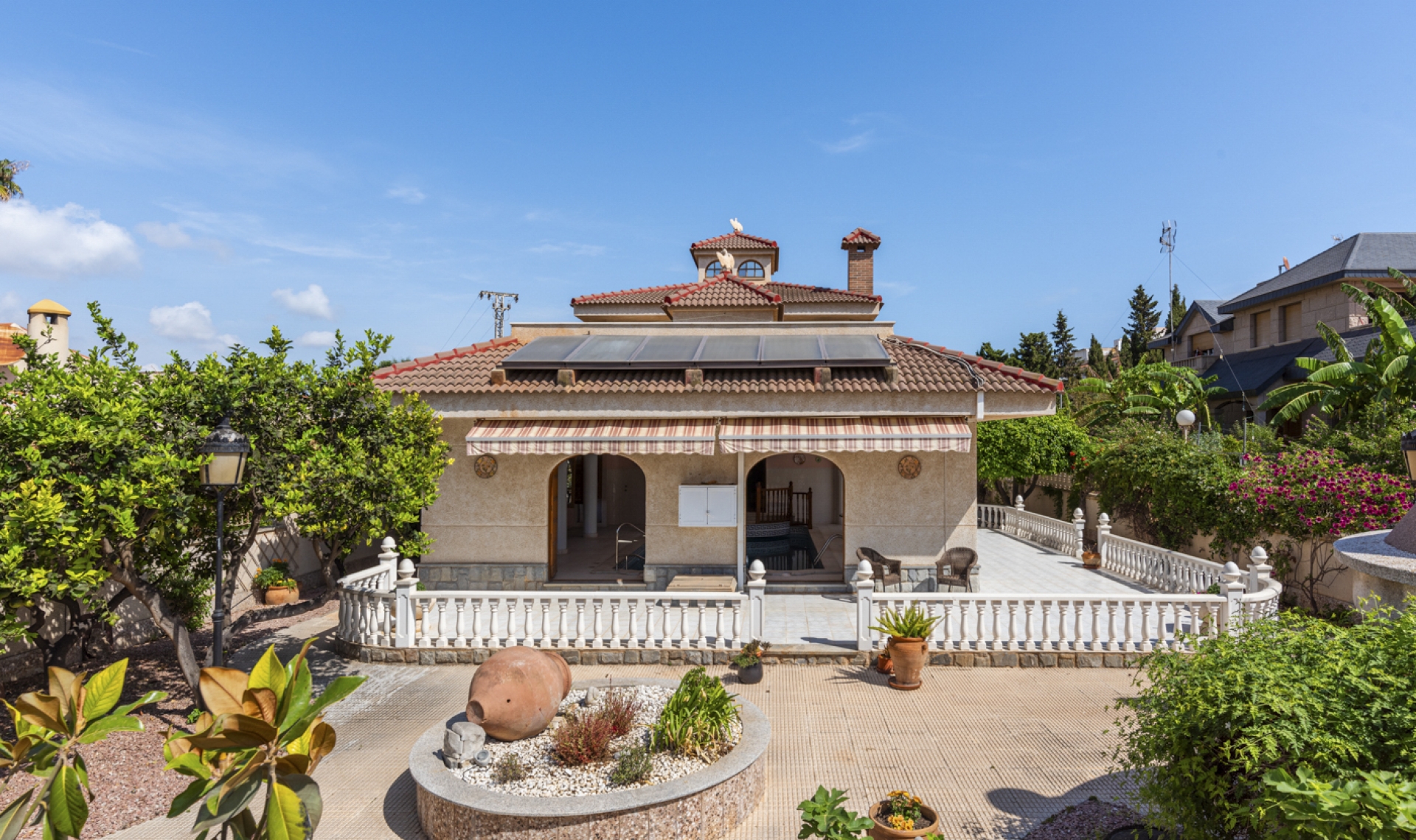 Resale - Villa -
Torrevieja