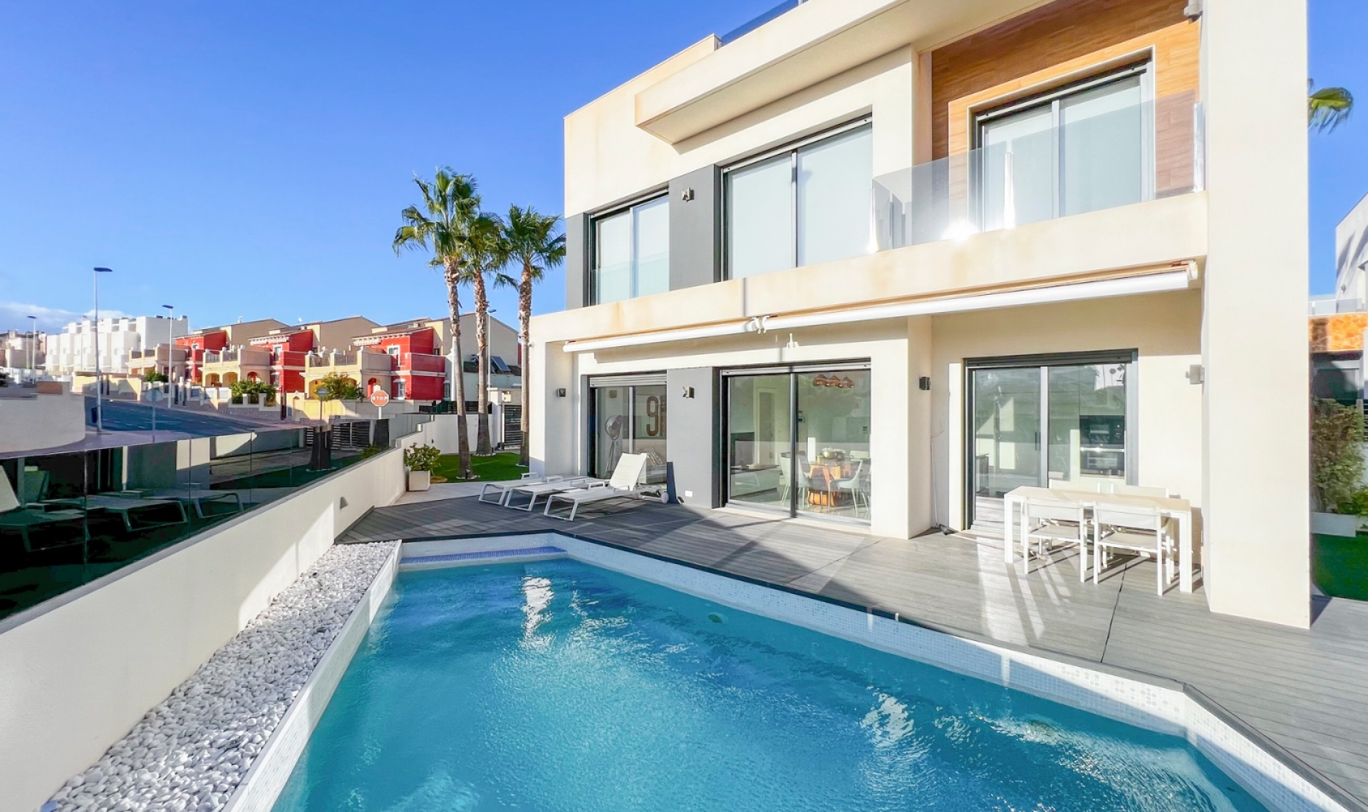 Resale - Villa -
Torrevieja