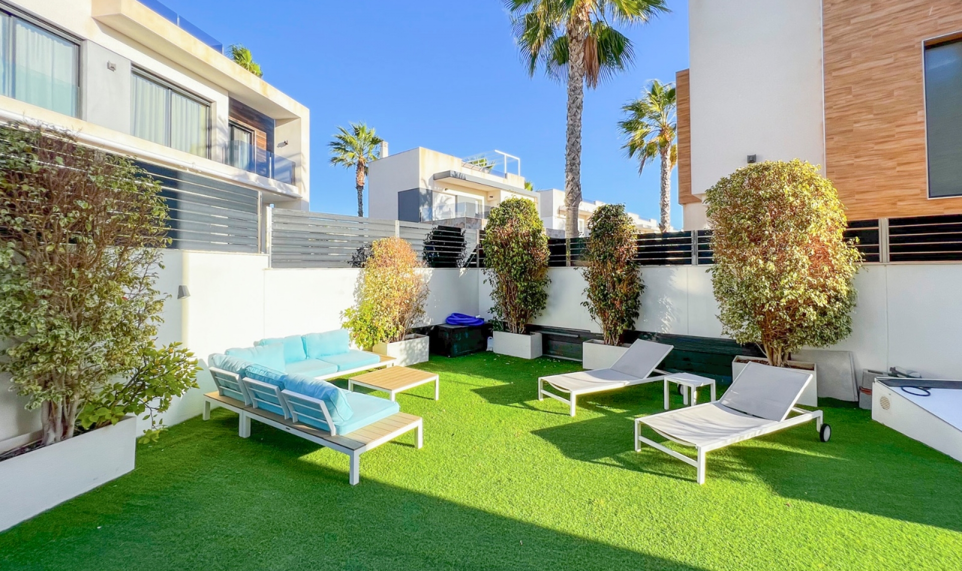 Resale - Villa -
Torrevieja