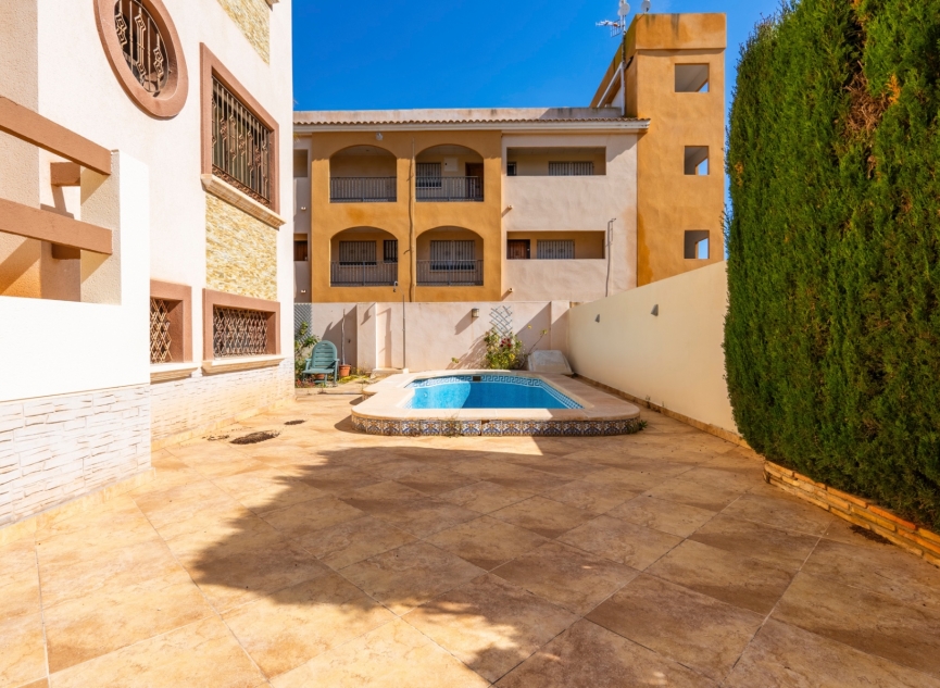 Resale - Villa -
Villamartín