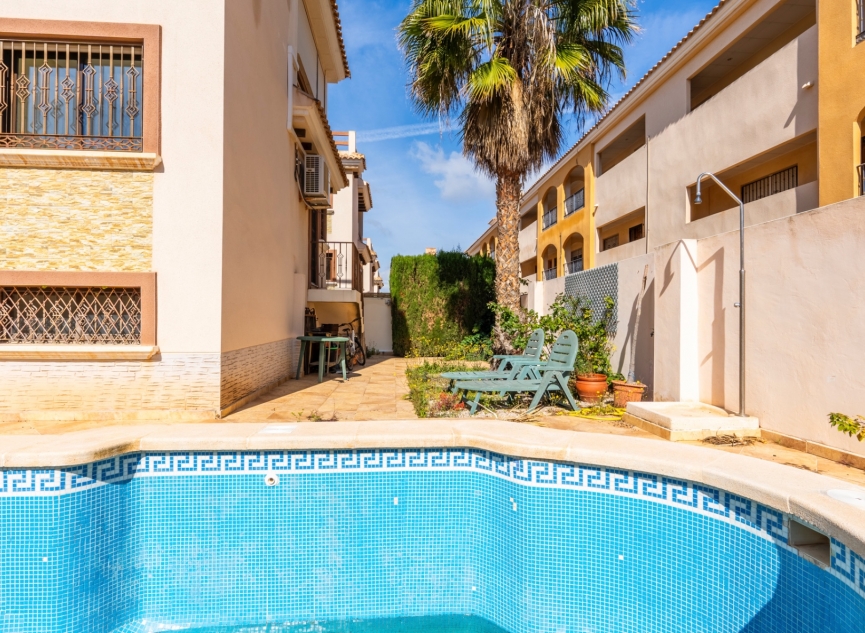 Resale - Villa -
Villamartín