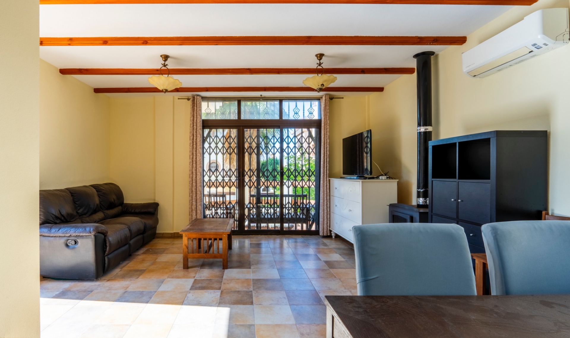 Resale - Villa -
Villamartín