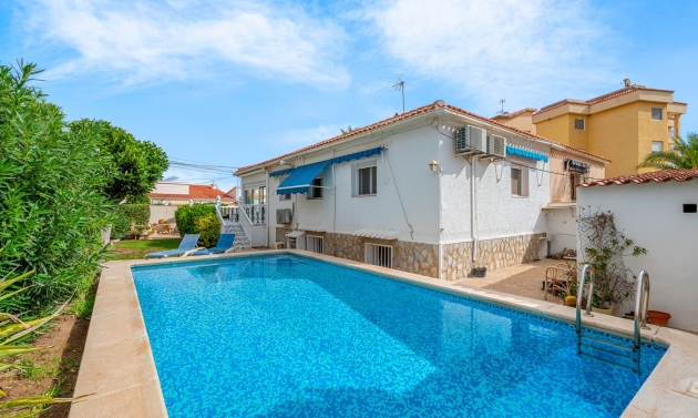 Semi-detached - Resale - Orihuela Costa -
                Punta Prima
