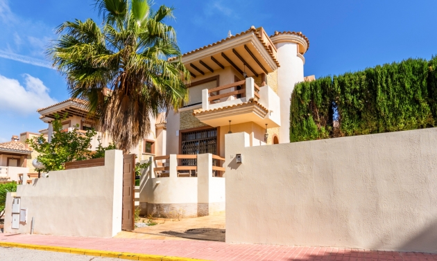 Villa - Resale - Villamartín - Villamartín